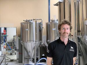 Word met de afdeling door meesterbrouwer Erik rondgeleid door Bierbrouwerij Volendam