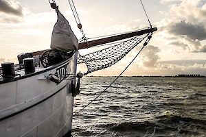 Als personeesluitje varen op de VD10 in Volendam